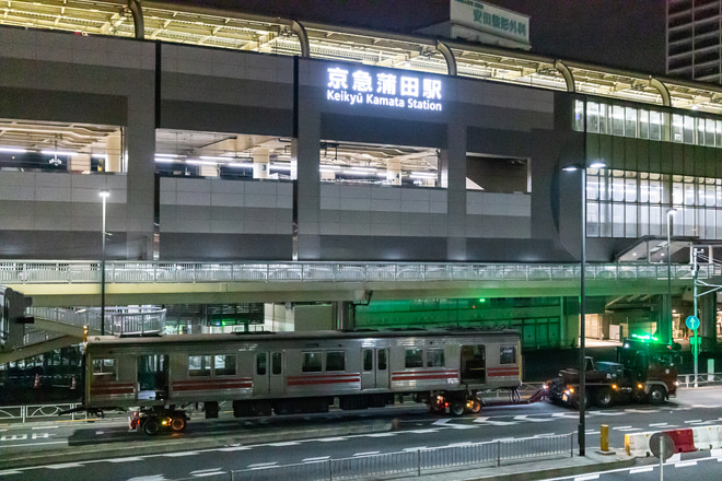 【東急】8590系8695F中間車廃車陸送を京急蒲田駅前で撮影した写真