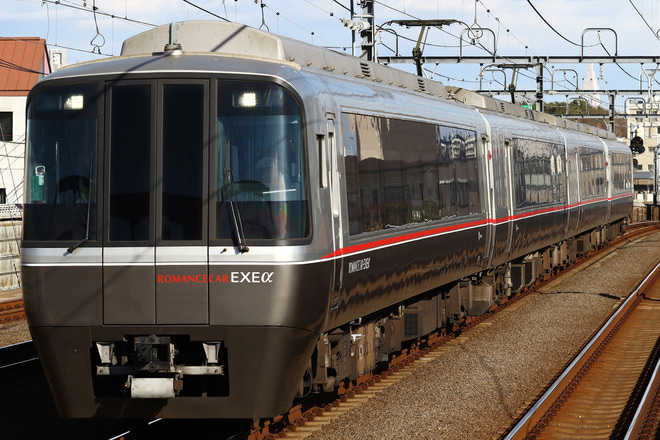 【小田急】30000形30052F(EXEα)試運転を豪徳寺駅で撮影した写真