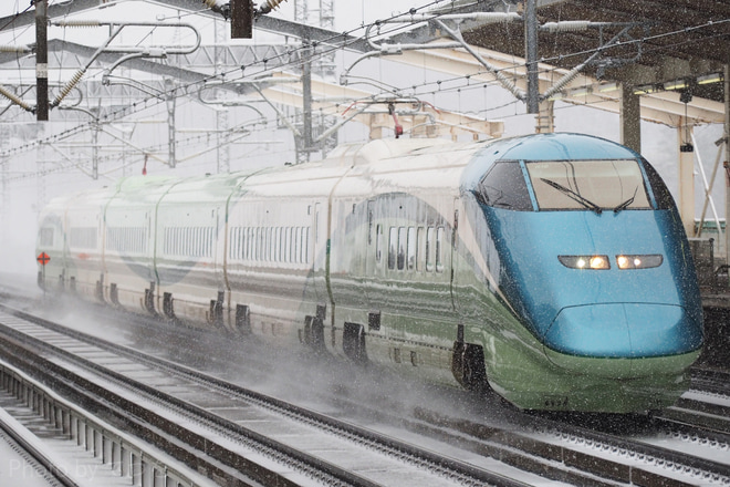 【JR東】とれいゆつばさ99号運転を新白河駅で撮影した写真