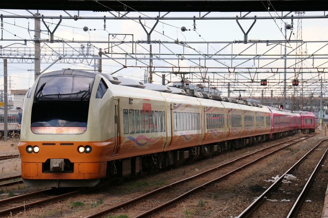 【JR東】E653系が故障に伴い14連で回送を新津駅で撮影した写真