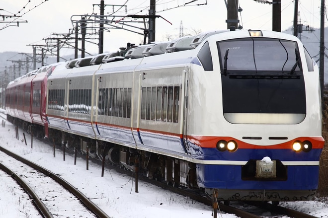 【JR東】E653系が故障に伴い11連で回送を荻川駅で撮影した写真