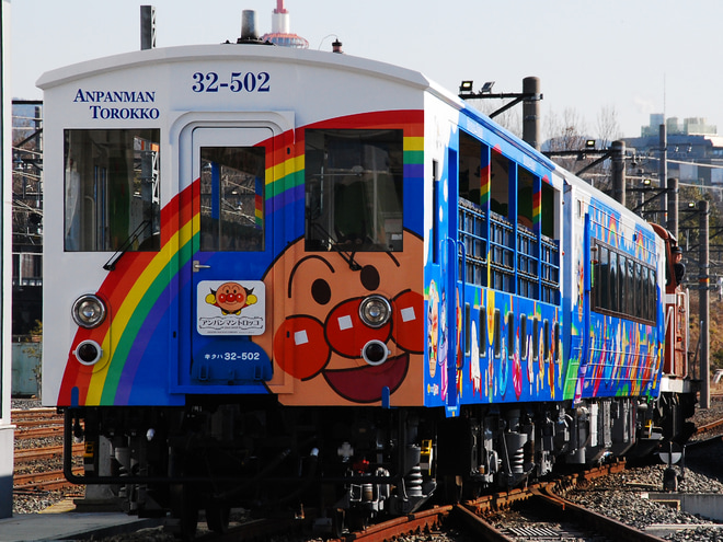 【JR四】アンパンマン列車が京都鉄道博物館へ