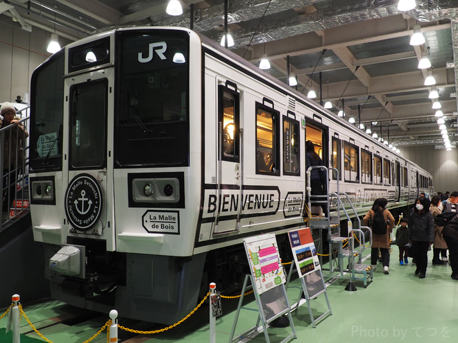 【JR西】213系「La Malle de Bois」展示を京都鉄道博物館で撮影した写真