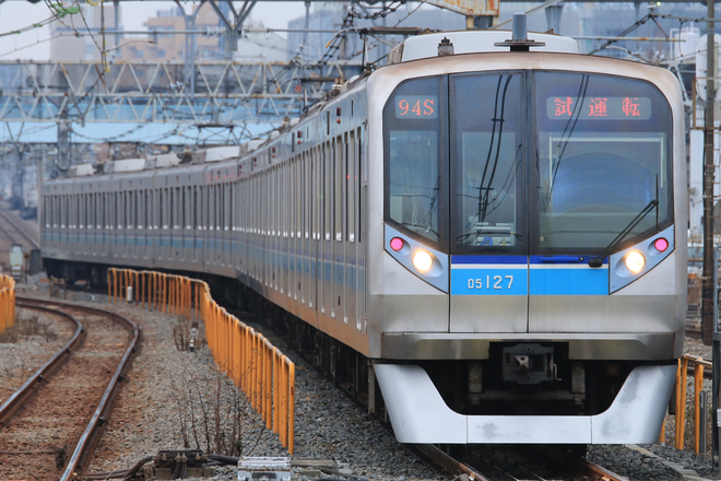 【メトロ】05系05-127F試運転を中野駅で撮影した写真
