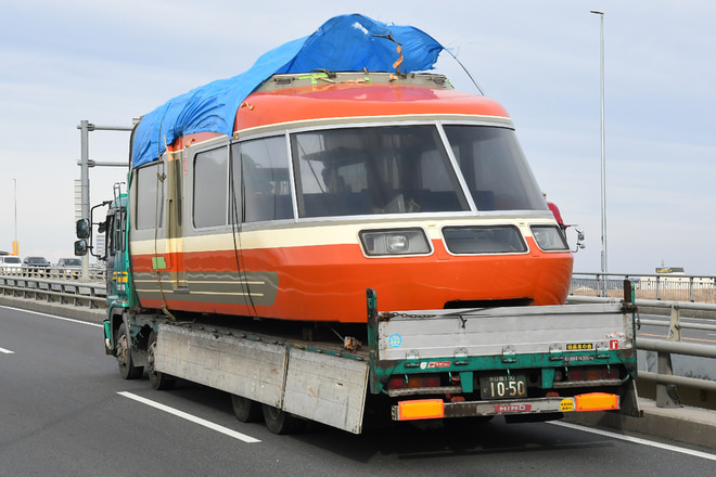 【小田急】7000形7003F(LSE) 7803号車解体搬出を埼玉県内で撮影した写真