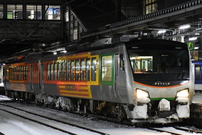 【JR東】快速「なまはげ柴灯まつり号」を秋田駅で撮影した写真