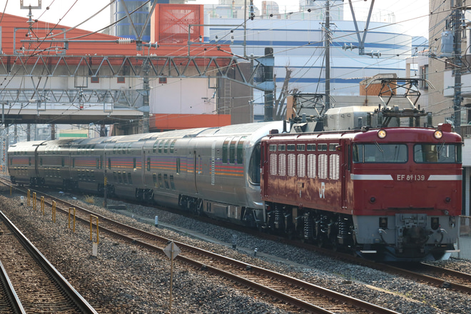 【JR東】E26系 大宮総合車両センター出場を土呂駅で撮影した写真
