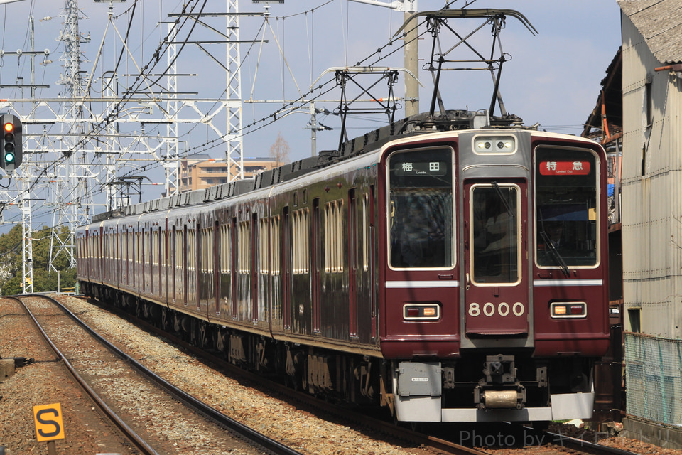 【阪急】『8000系車両誕生30周年記念列車』ヘッドマークなしで運行開始の拡大写真