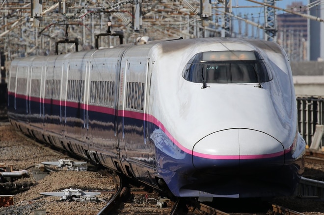 【JR東】E2系J51編成廃車回送を大宮駅で撮影した写真