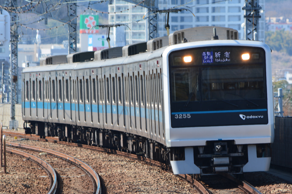 【小田急】6両編成の通勤車両による新宿駅乗り入れ終了の拡大写真