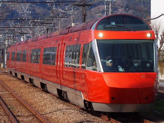 【小田急】70000形「GSE」に就役1周年ロゴステッカー掲出を開成駅で撮影した写真