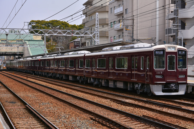 【阪急】1000系1017編成が営業運転を開始を六甲駅で撮影した写真