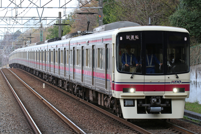 【京王】8000系8701F性能確認試運転を南大沢駅で撮影した写真