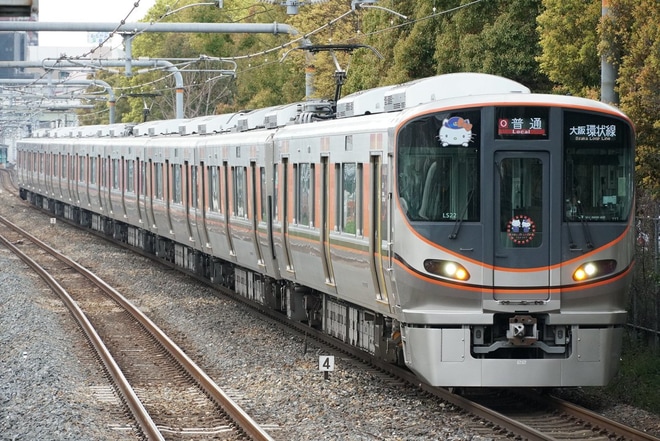 【JR西】ハローキティ 環状線トレインを大阪城公園駅で撮影した写真