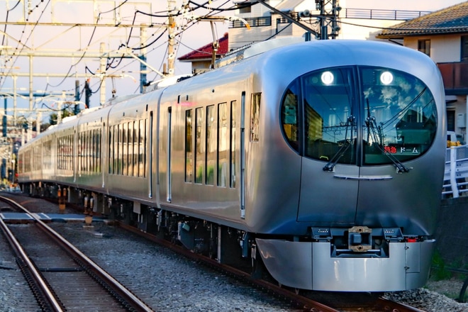 【西武】001系Laviewを使用したドーム号を秋津駅で撮影した写真