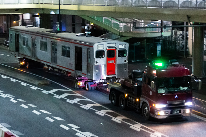 【相鉄】7000系7707F廃車陸送を京急蒲田駅前で撮影した写真