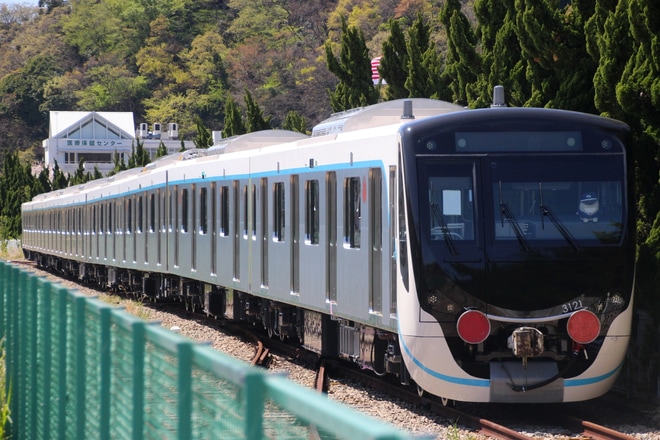 【東急】東急3020系3121F J-TREC出場に伴う甲種輸送を神武寺駅で撮影した写真