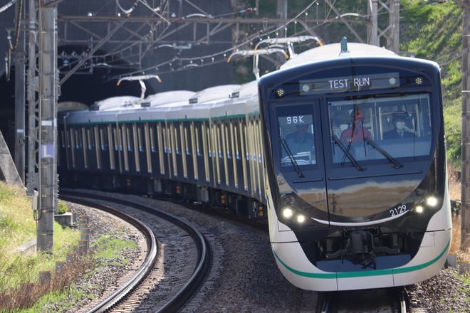 【東急】2020系2129F試運転をたまプラーザ駅で撮影した写真