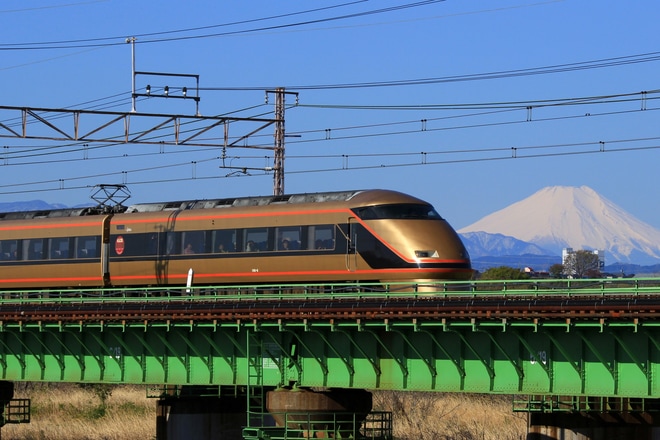 【東武】特急「スペーシア八王子日光」運行を日野～立川間で撮影した写真