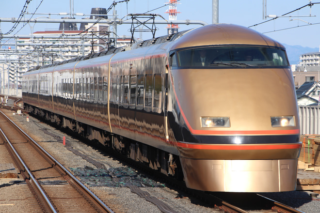 【東武】特急「スペーシア八王子日光」運行を国立駅で撮影した写真