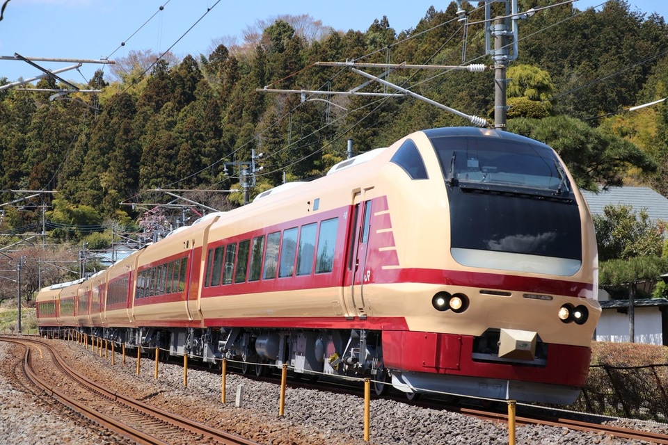 【JR東】E653系K70編成（国鉄色）が横川へ入線の拡大写真
