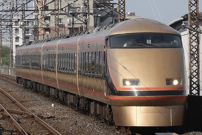 【東武】特急「スペーシア八王子日光」運行を西浦和駅で撮影した写真