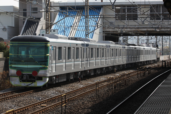 【メトロ】13000系13131F7両 甲種輸送を鴨宮駅で撮影した写真