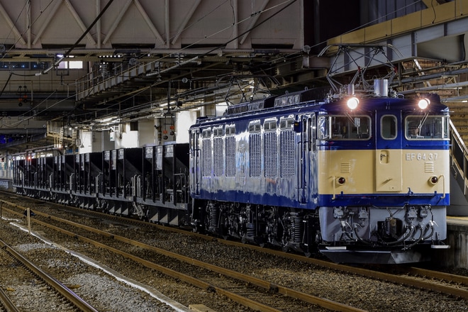 【JR東】EF64 37牽引小山工臨運転を高崎駅で撮影した写真