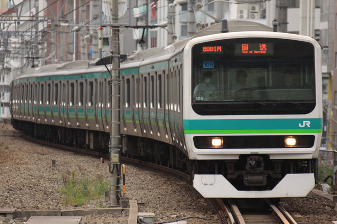 【JR東】E231系マト105編成 東京総合車両センター入場を恵比寿駅で撮影した写真