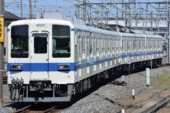 【東武】8000系8197Fが出場を南栗橋駅で撮影した写真