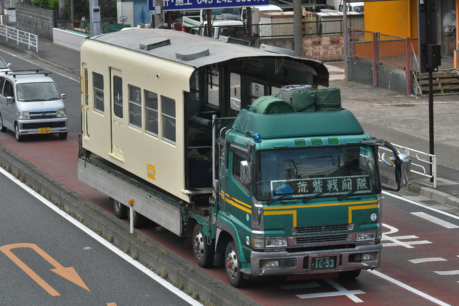 【小田急】2200形デハ2202号車解体搬出を川越市内で撮影した写真