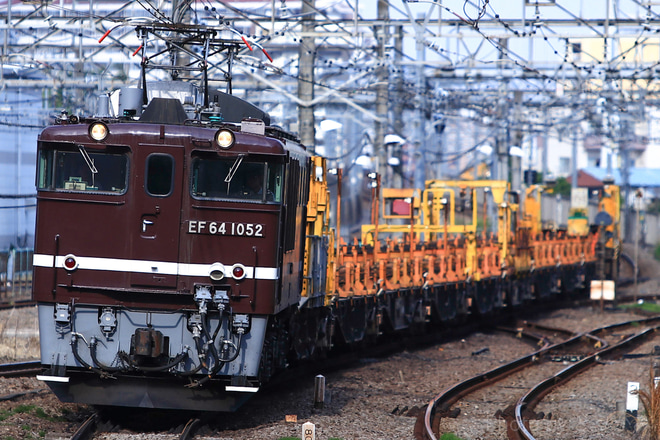 【JR東】EF64-1052牽引 長野工臨運転を立川駅で撮影した写真