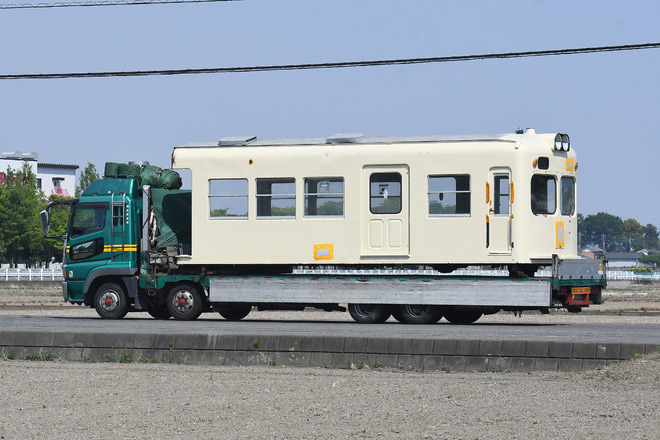 【小田急】2200形デハ2202号車解体搬出を館林市内で撮影した写真