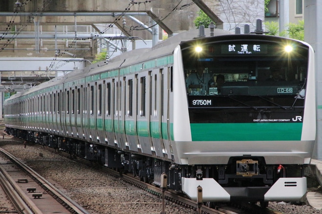 【JR東】E233系ハエ136編成 J-TREC出場試運転を西大井駅で撮影した写真