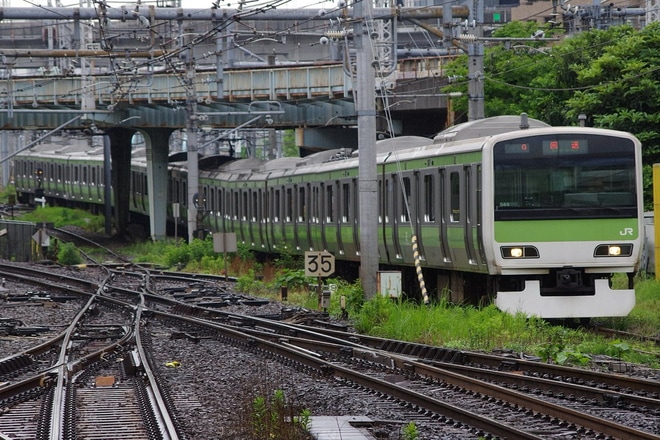 【JR東】E231系トウ544編成 東京総合車両センター入場を 大崎駅で撮影した写真