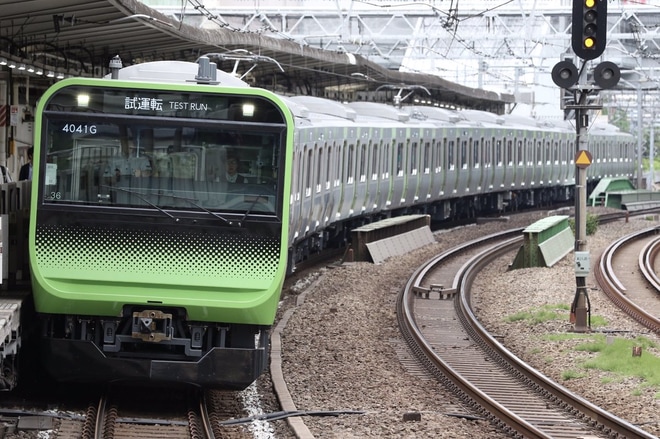 【JR東】E235系トウ36編成 性能確認試運転を五反田駅で撮影した写真