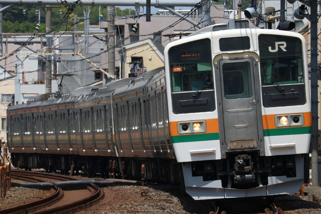 【JR東】211系タカC15編成使用 団体臨時列車で上野へを赤羽～尾久間で撮影した写真