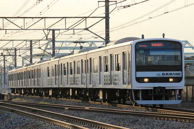 【JR東】209系マリJ1編成使用 団体臨時列車で高崎へを岡部～深谷間で撮影した写真