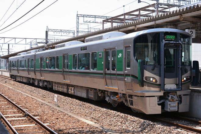 【JR西】227系1000番台が桜井線で営業運転を実施を桜井駅で撮影した写真