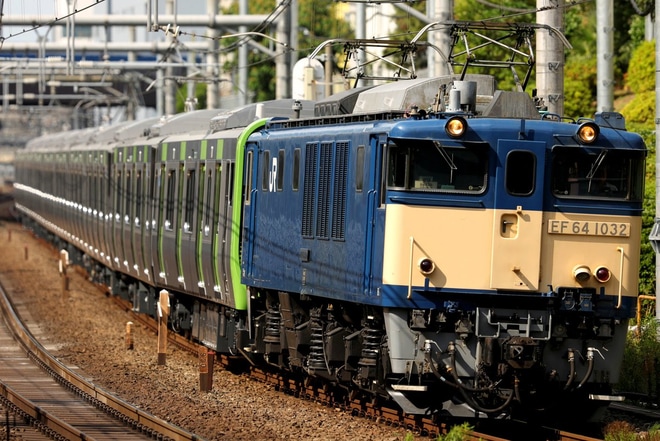 【JR東】E235系トウ38編成 配給輸送を目白駅で撮影した写真