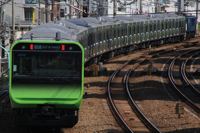 【JR東】E235系トウ38編成 配給輸送を渋谷～恵比寿間で撮影した写真