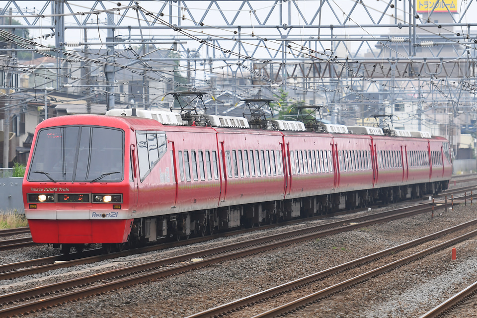 【伊豆急】2100系R-3編成「リゾート21 キンメ電車」 横須賀へ回送の拡大写真