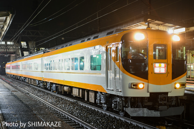 【近鉄】12410系NN15出場回送を塩浜駅で撮影した写真