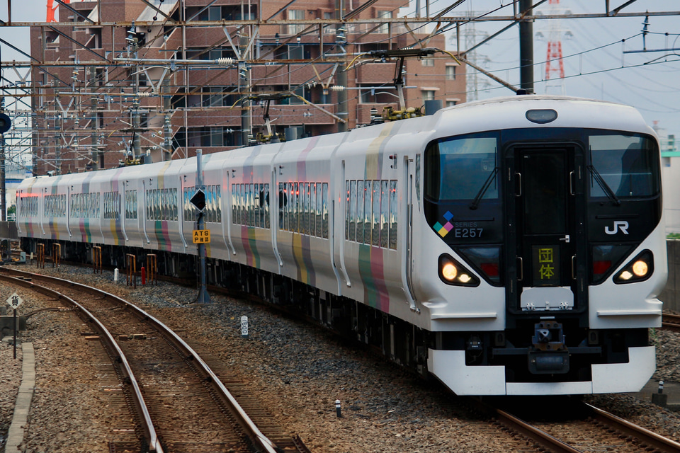 【JR東】E257系モトM-107編成団体臨時列車で舞浜への拡大写真