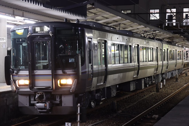【JR西】223系F4編成吹田総合車両所出場回送を塚口駅で撮影した写真