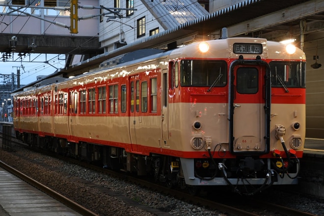 【JR九】キハ66-1、キハ67-1(国鉄色）小倉工場出場を南福岡駅で撮影した写真