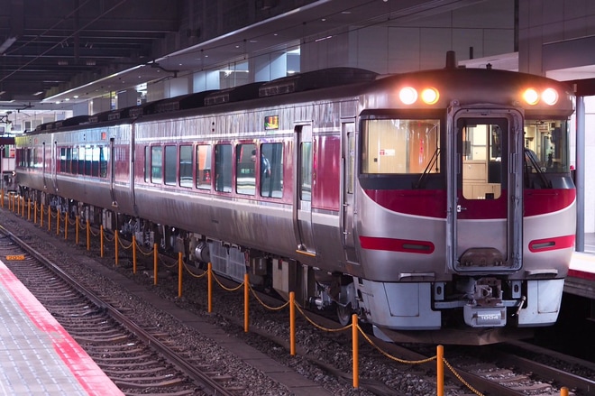 【JR西】キハ189系H4編成後藤出場回送を京都駅で撮影した写真