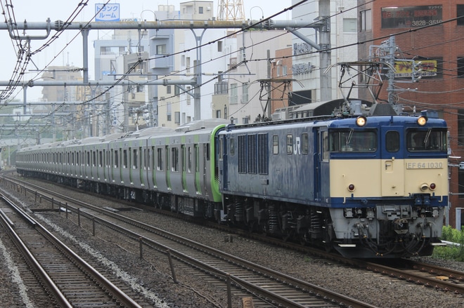 【JR東】E235系トウ40編成配給輸送を駒込駅で撮影した写真