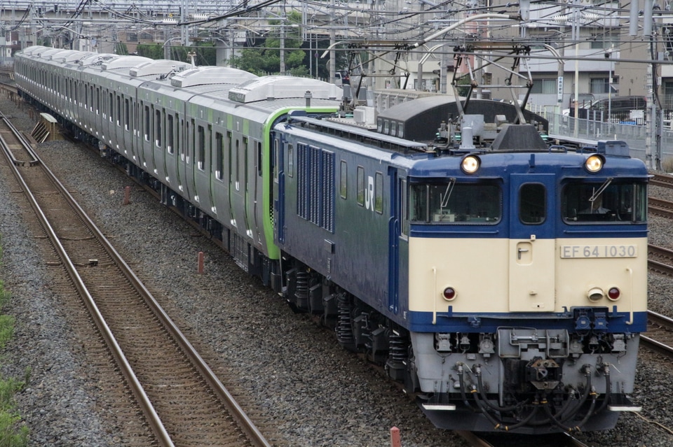 【JR東】E235系トウ40編成配給輸送の拡大写真