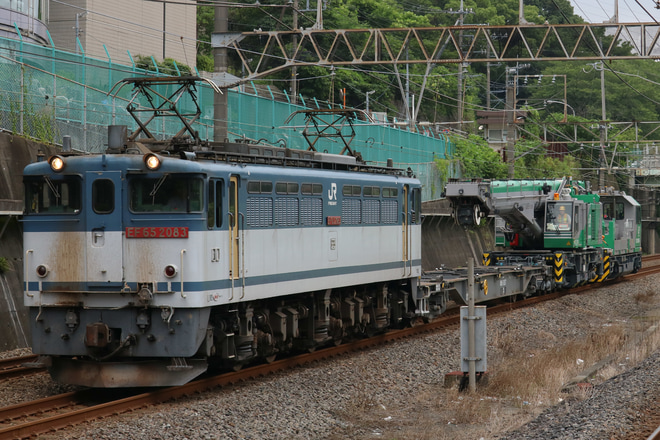 【JR貨】保線用車両(鉄道クレーン車+ワゴン車) 甲種輸送を東戸塚駅で撮影した写真